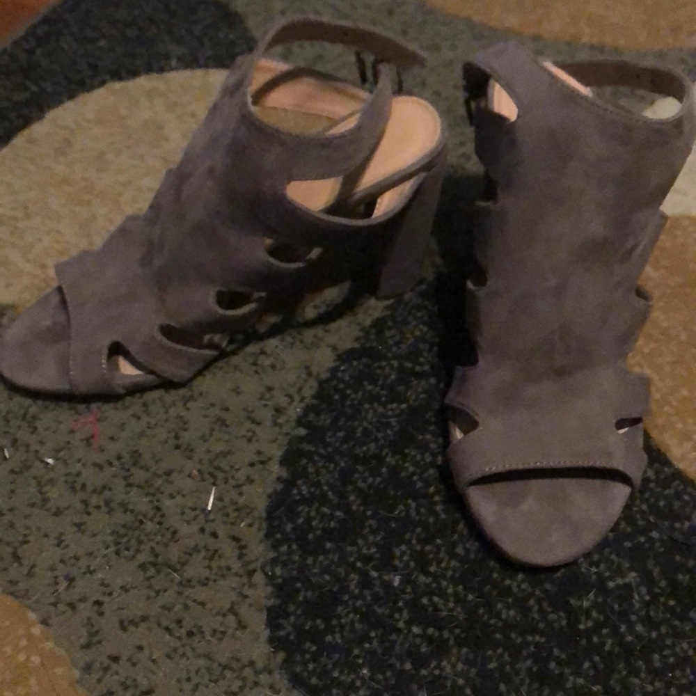 heels - Picture 3 of 3